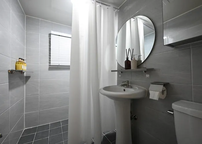 Hongdae Atre, New Open Sale, Spacious 3br 1ba * 서울특별시