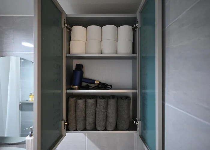 Hongdae Atre, New Open Sale, Spacious 3br 1ba * 서울특별시