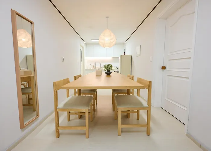 Hongdae Atre, New Open Sale, Spacious 3br 1ba * 서울특별시