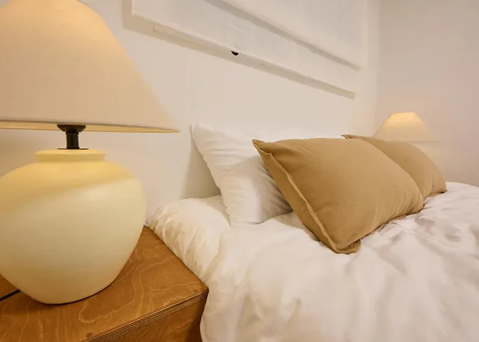 Hongdae Atre, New Open Sale, Spacious 3br 1ba * 서울특별시