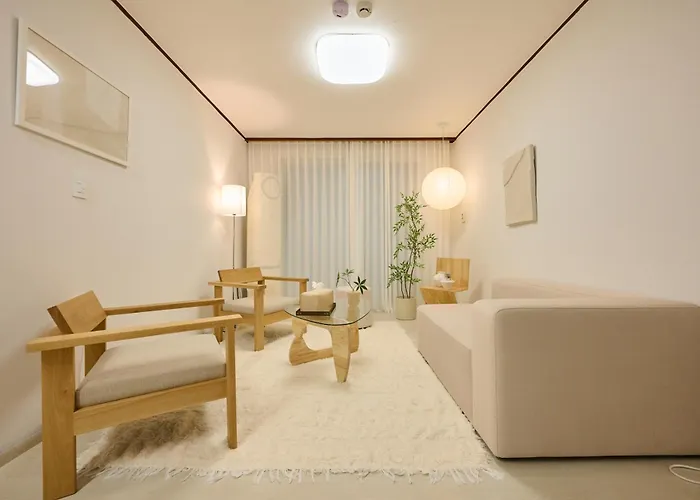 Hongdae Atre, New Open Sale, Spacious 3br 1ba * 서울특별시
